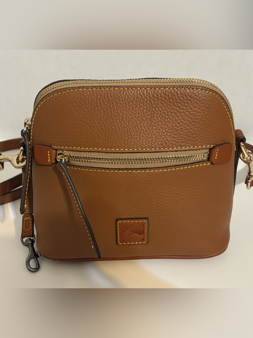 Vintage Classic Dooney & Bourke Pebbled Leather Domed Crossbody in Caramel NWOT - Picture 3 of 8